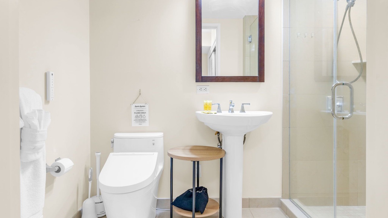 Photo of Bathroom in McCully - Moiliili