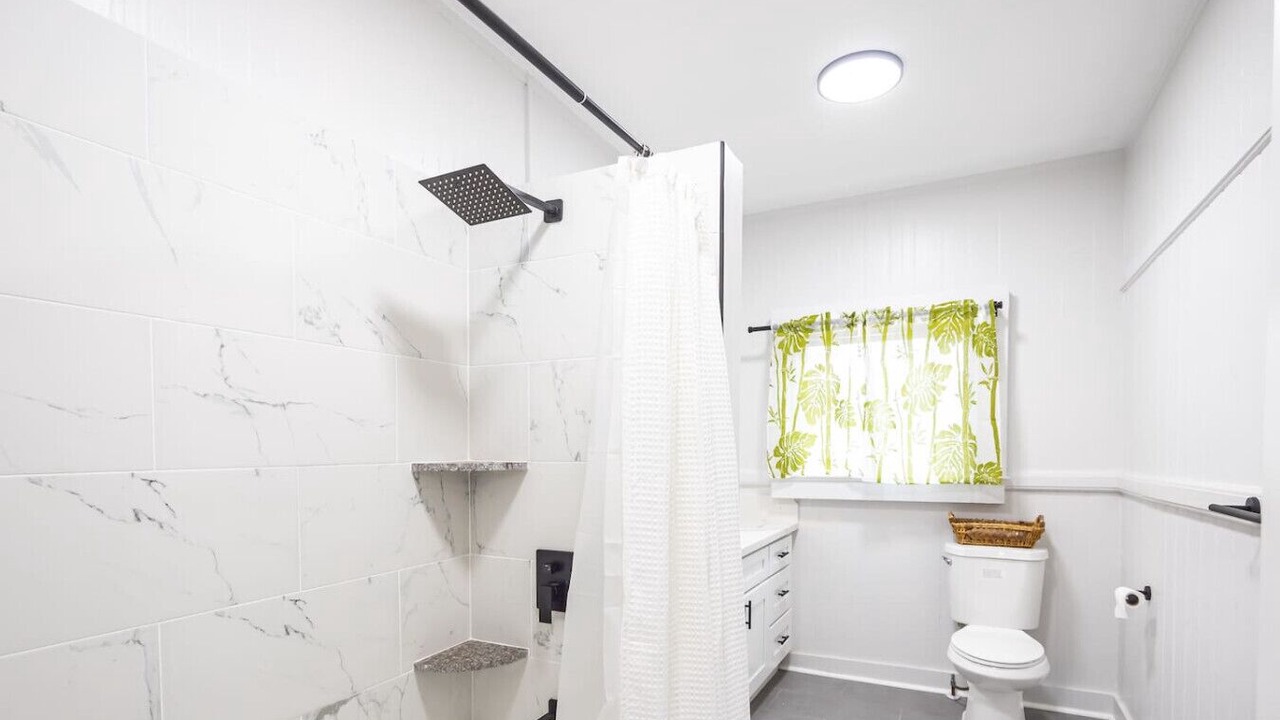 Photo of Bathroom in Hilo
