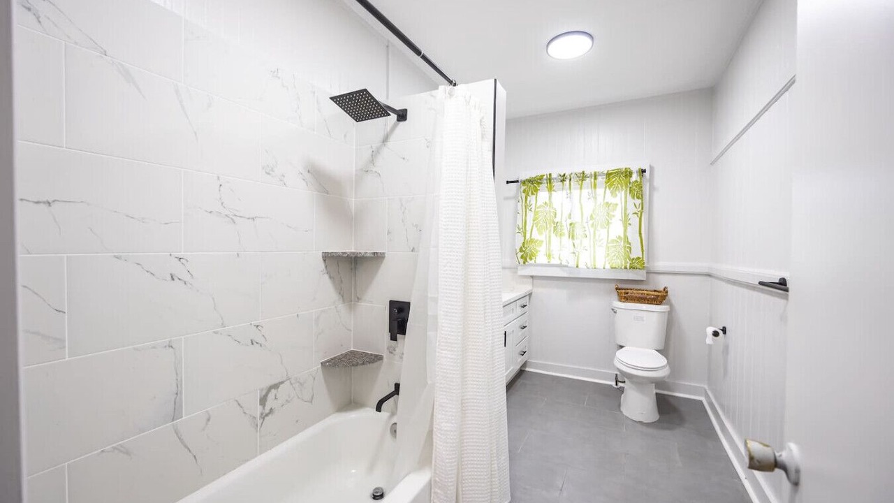 Photo of Bathroom in Hilo