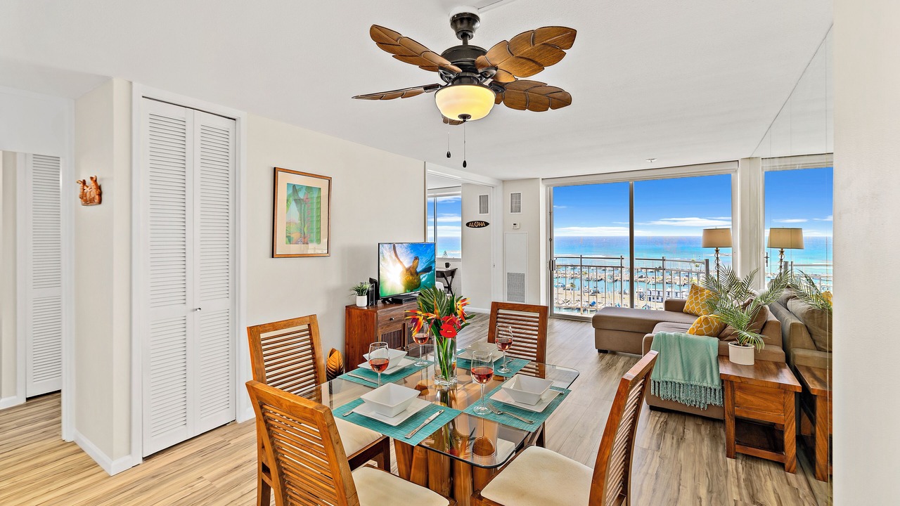 Photo of Livingroom in Waikiki