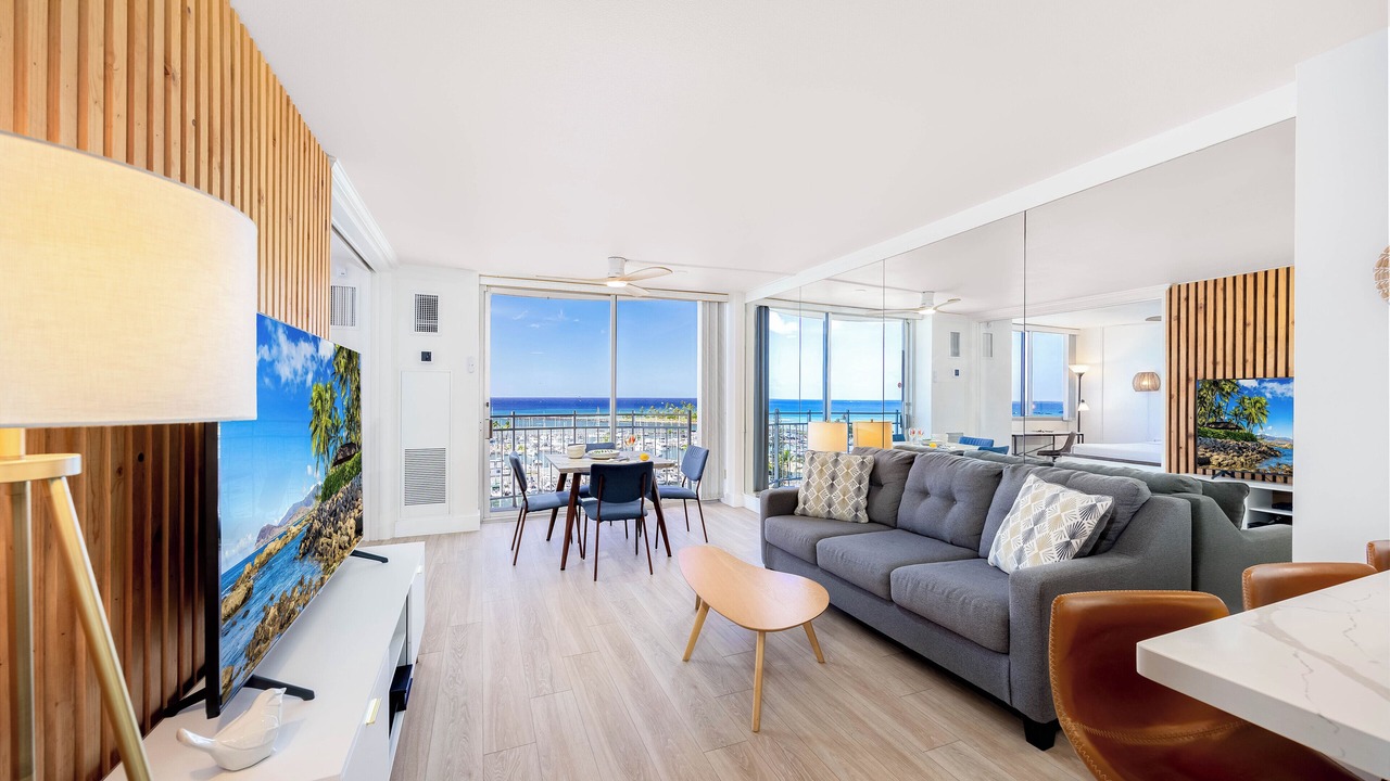Photo of Livingroom in Waikiki