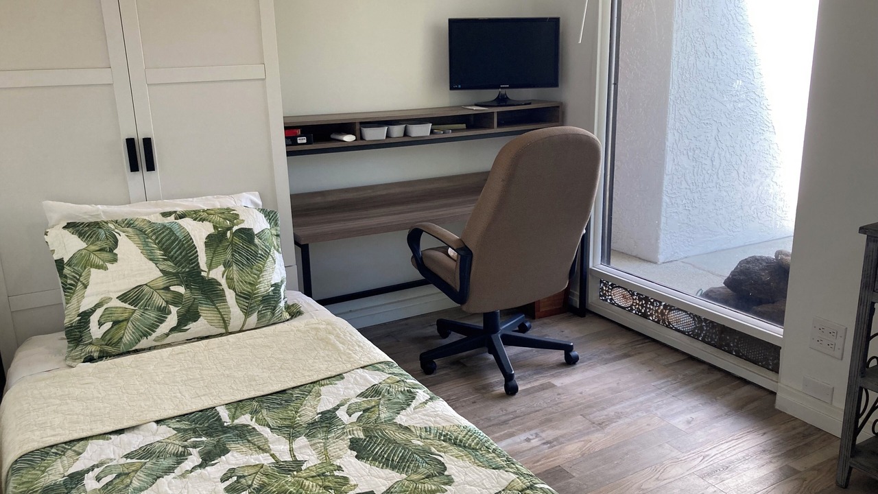 Photo of Bedroom in Portlock