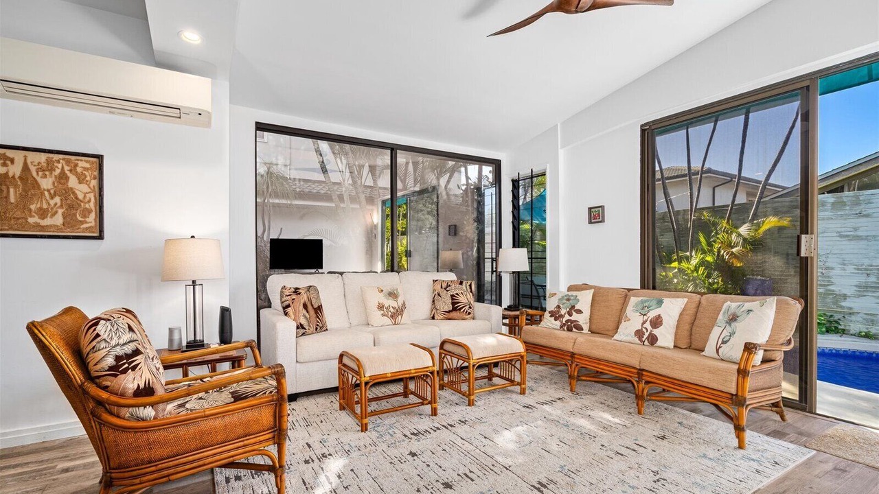 Photo of Livingroom in Portlock