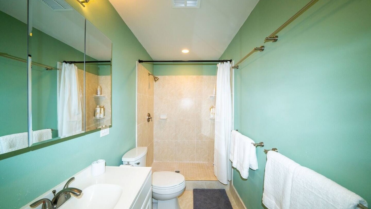 Photo of Bathroom in Punaluu