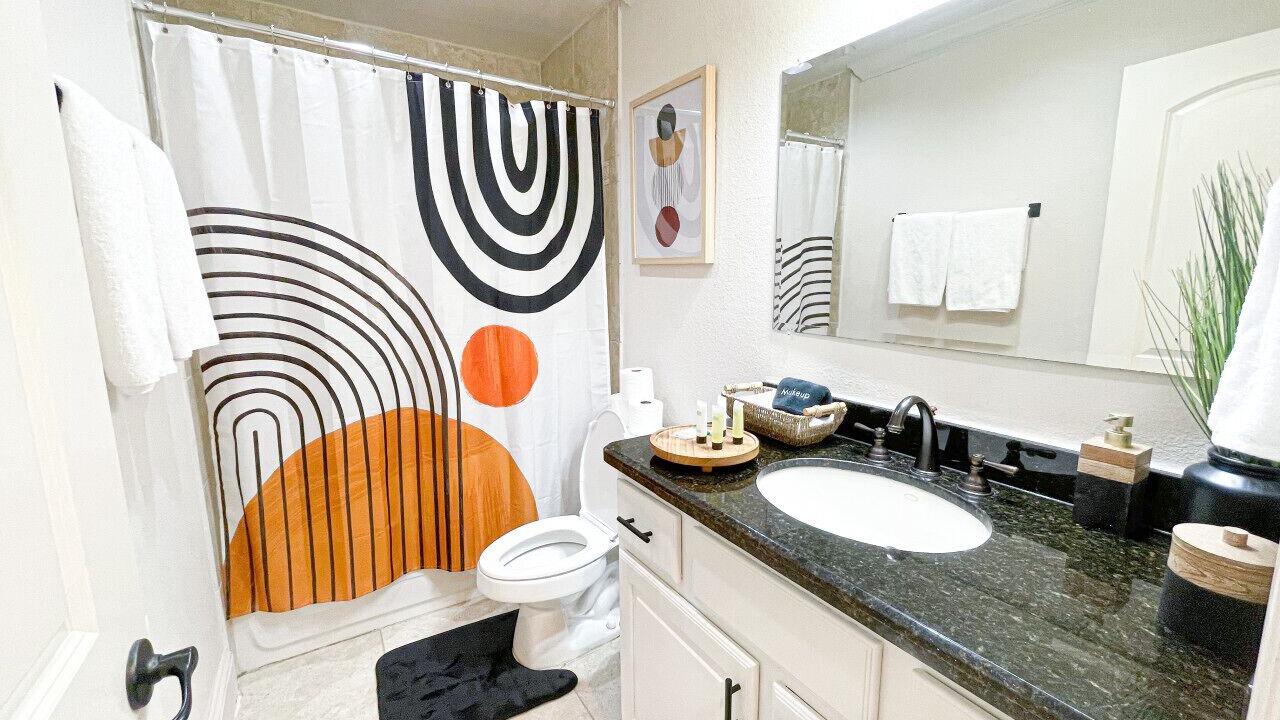 Photo of Bathroom in Woodlake - Briar Meadow