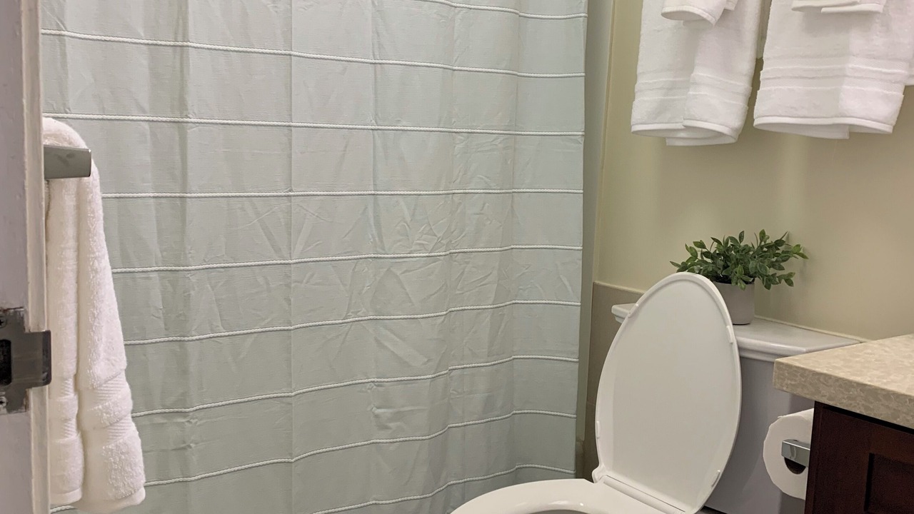 Photo of Bathroom in McCully - Moiliili