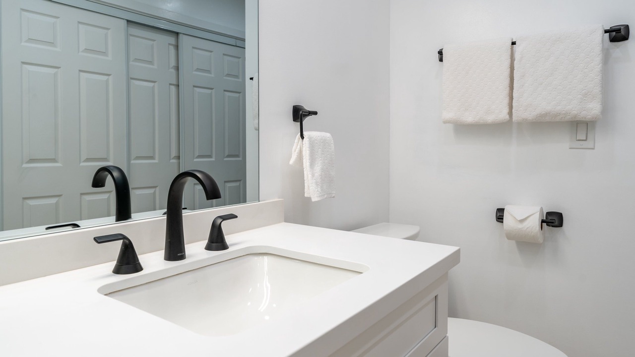Photo of Bathroom in Punaluu