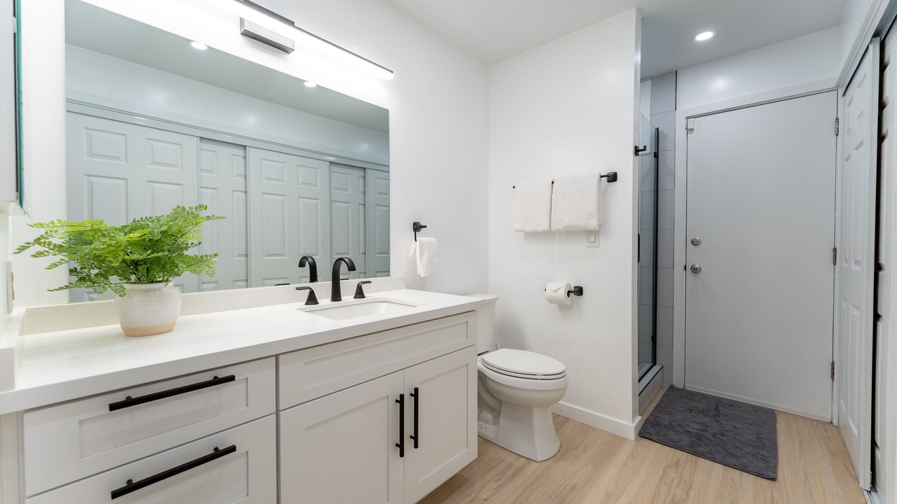 Photo of Bathroom in Punaluu