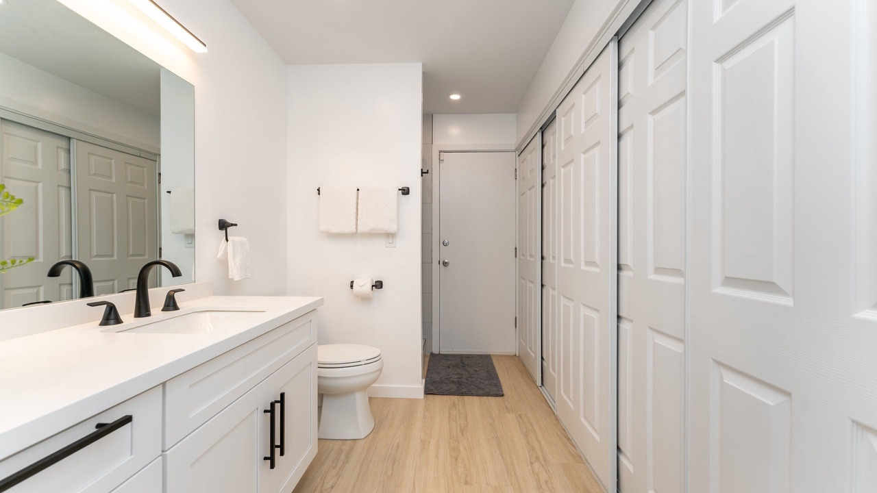 Photo of Bathroom in Punaluu