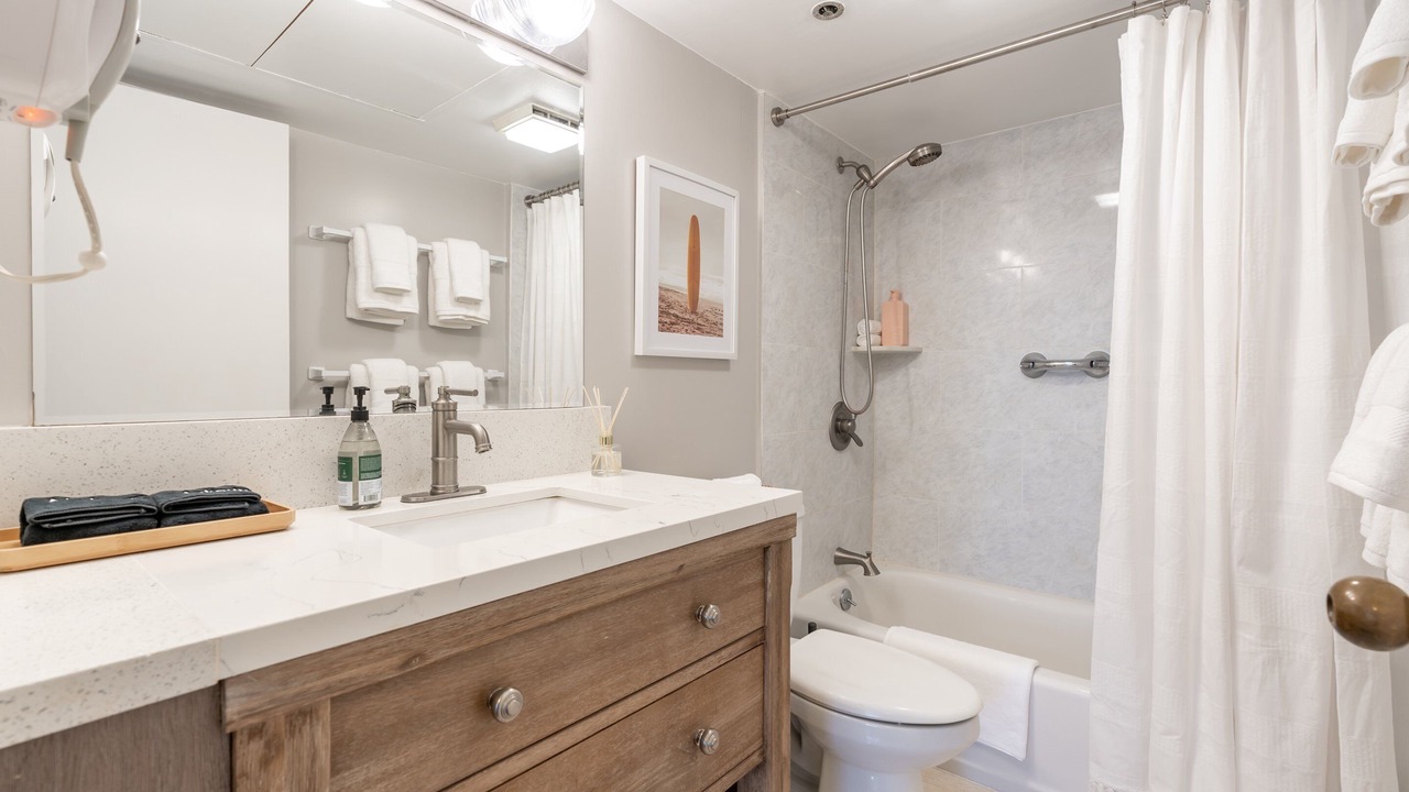 Photo of Bathroom in Downtown Honolulu