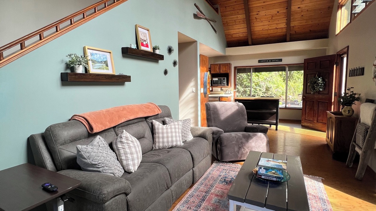 Photo of Livingroom in Hawi