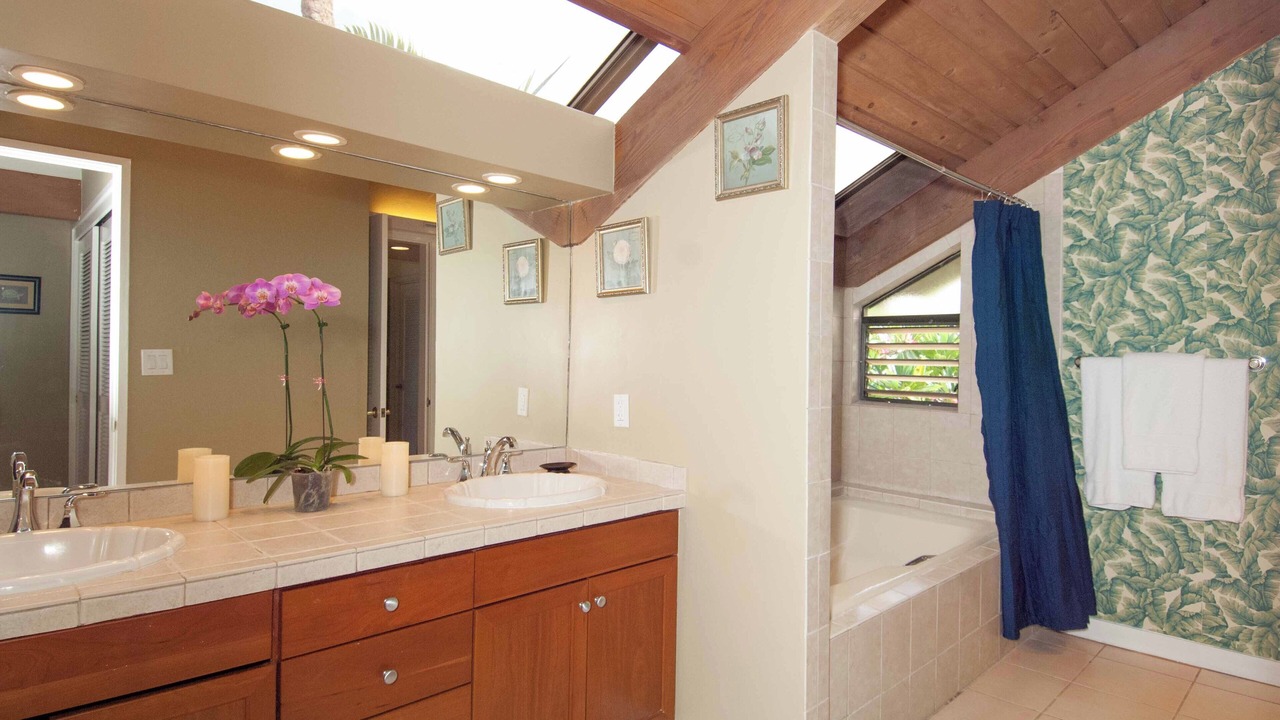 Photo of Bathroom in Kahana