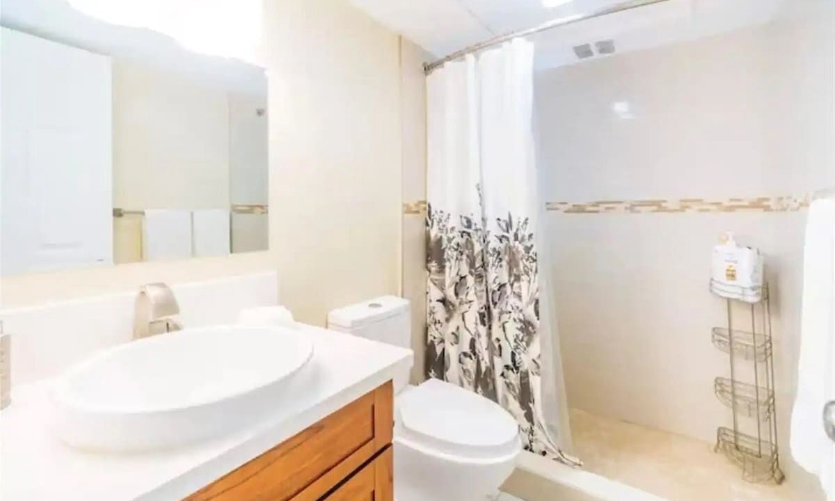 Photo of Bathroom in McCully - Moiliili