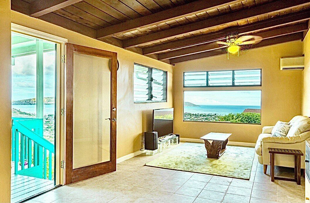 Photo of Livingroom in Waialae Iki Ridge