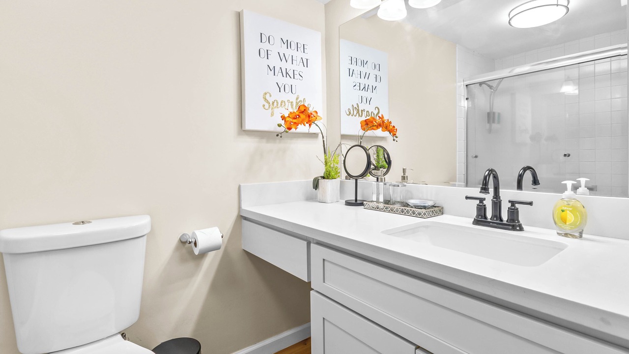 Photo of Bathroom in Ala Moana