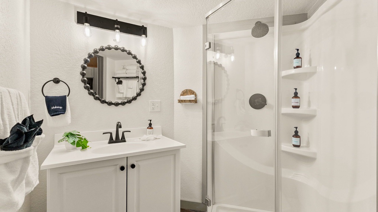 Photo of Bathroom in Canyon Lake