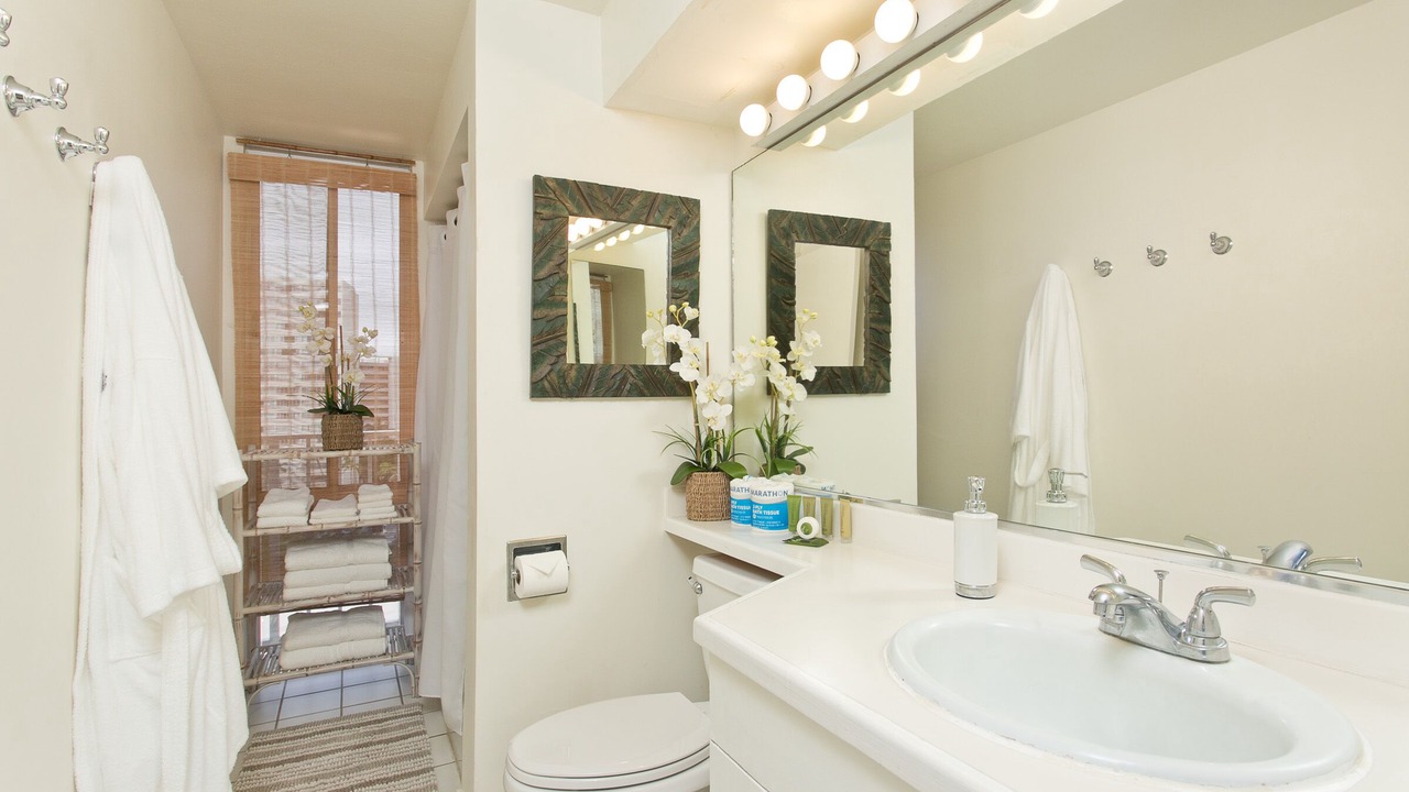 Photo of Bathroom in Diamond Head - Kapahulu - St. Louis