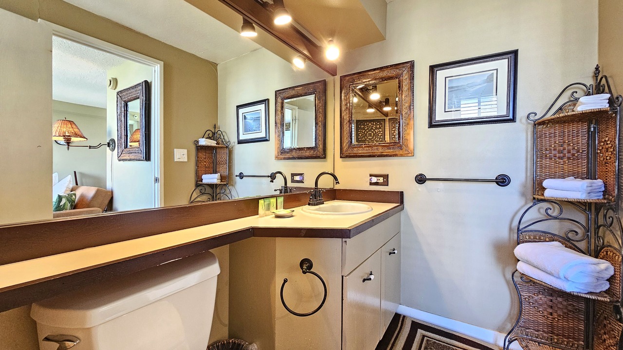 Photo of Bathroom in Diamond Head - Kapahulu - St. Louis