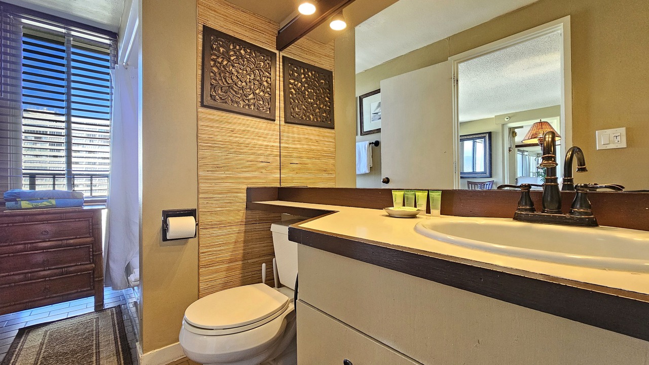 Photo of Bathroom in Diamond Head - Kapahulu - St. Louis
