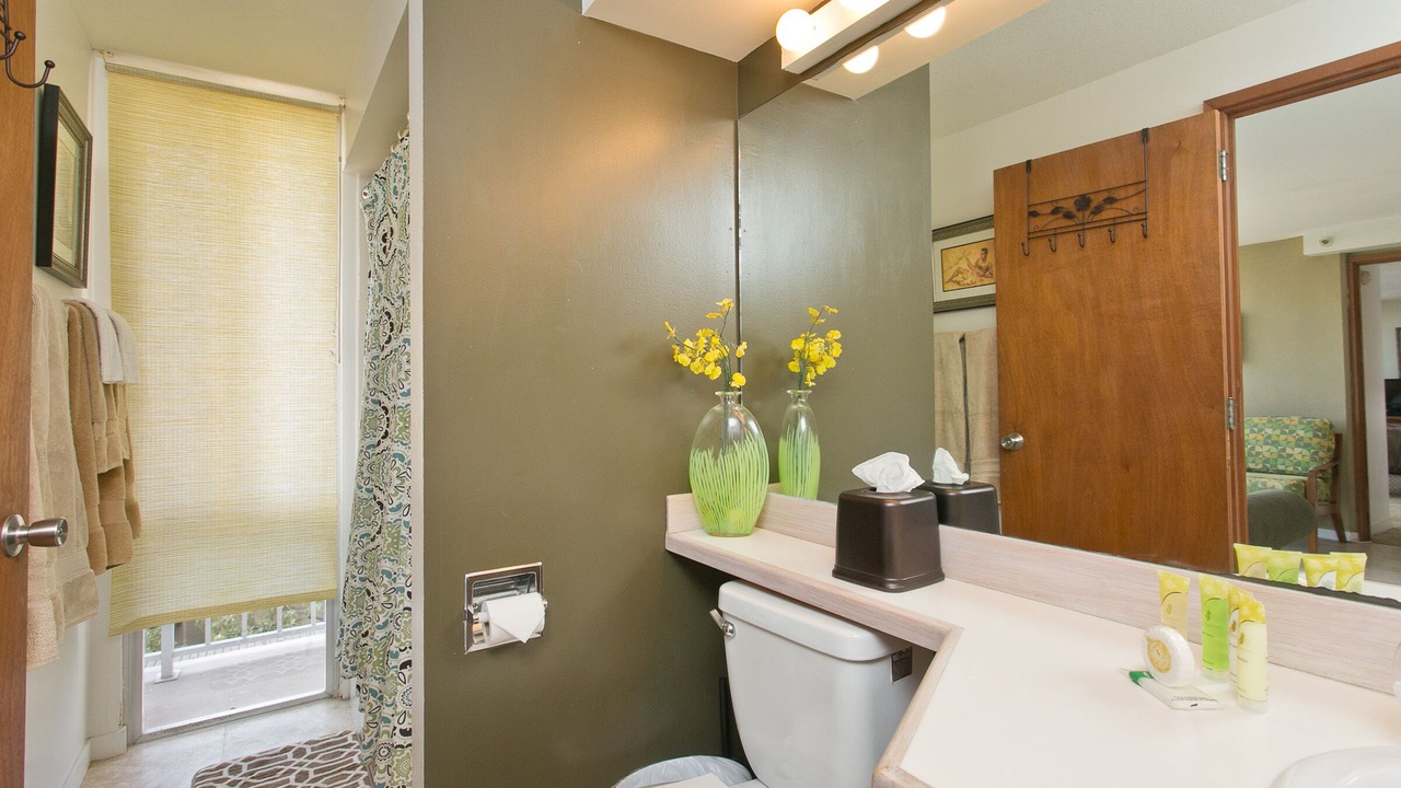 Photo of Bathroom in Diamond Head - Kapahulu - St. Louis
