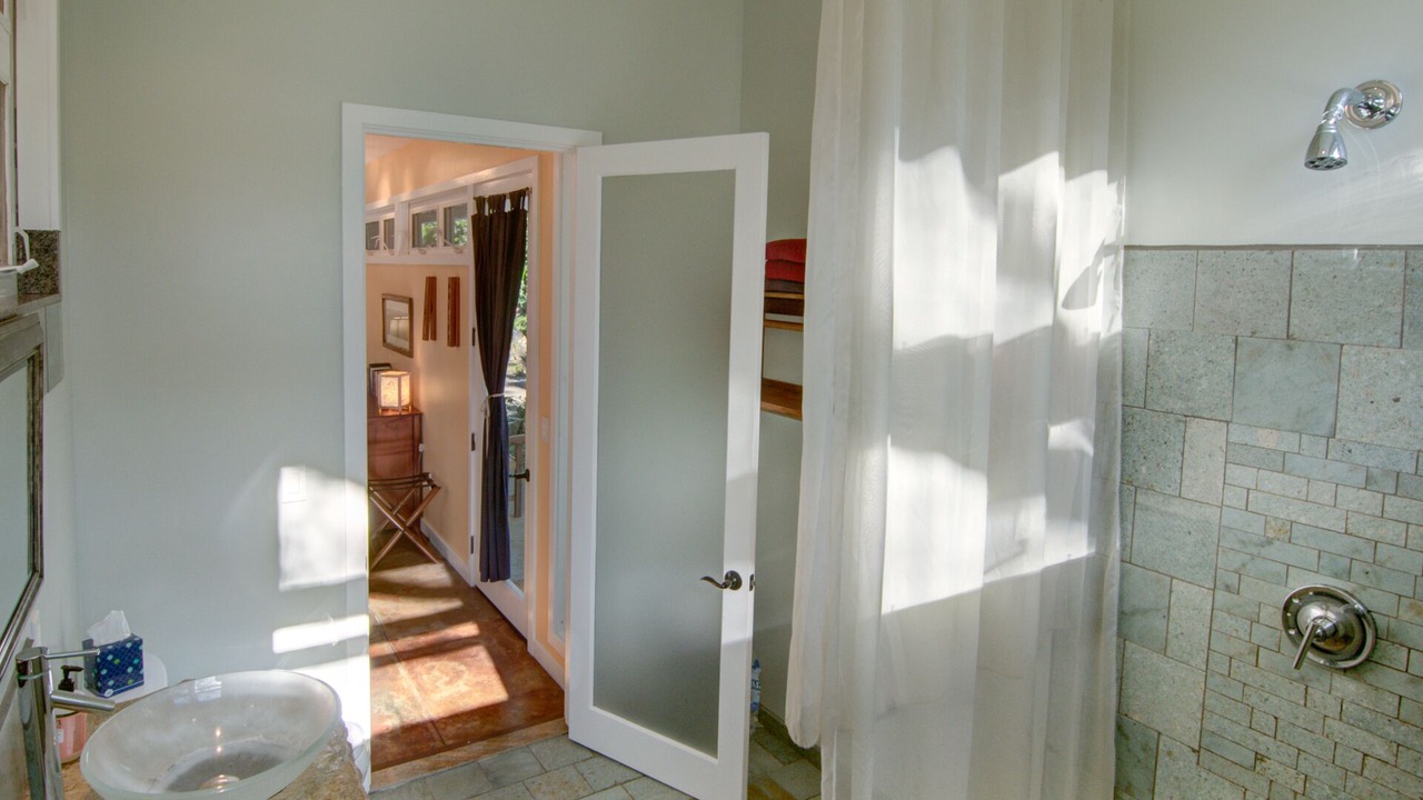 Photo of Bathroom in Pepeekeo