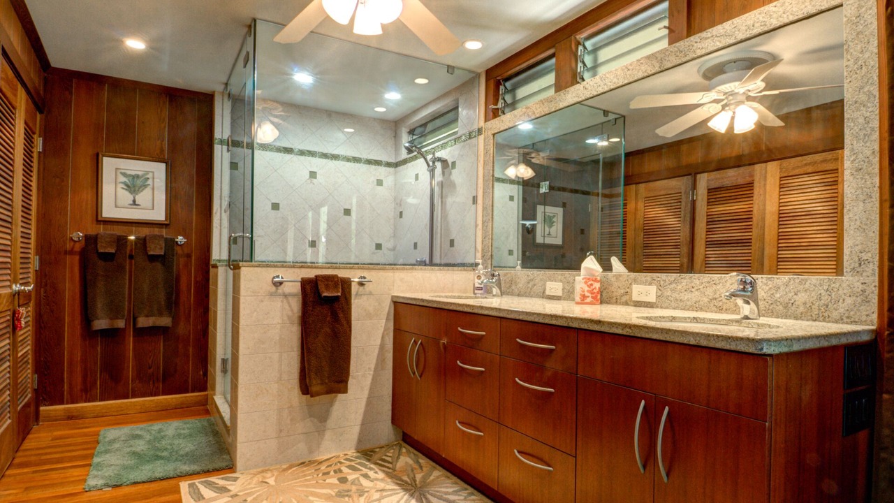 Photo of Bathroom in Hilo