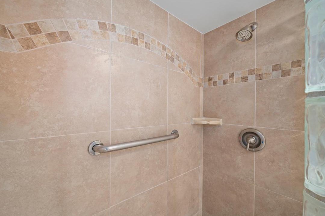 Photo of Bathroom in Historic Lahaina Front Street