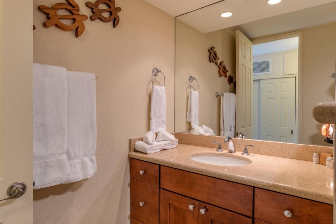 Photo of Bathroom in Historic Lahaina Front Street