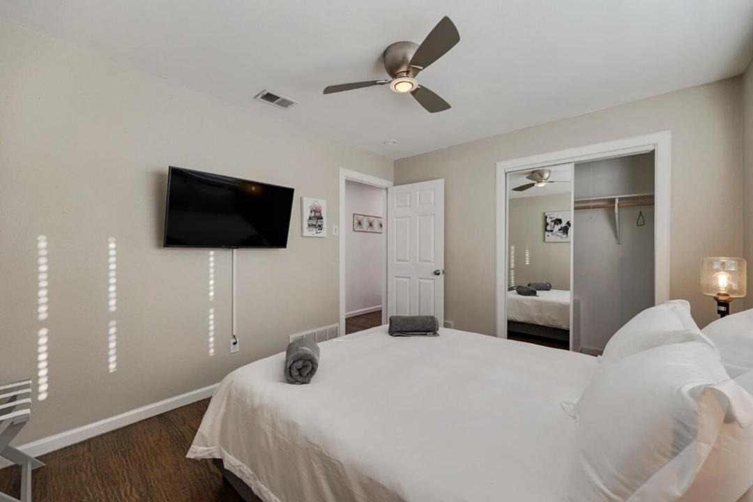 Photo of Bedroom in Farmers Branch