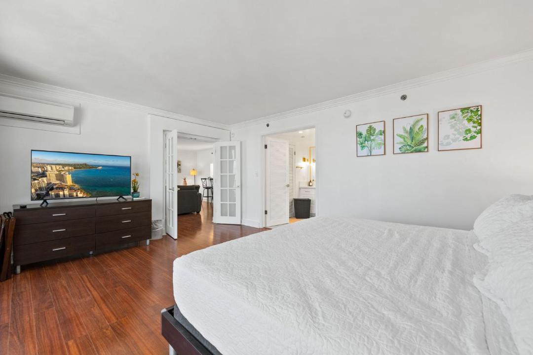 Photo of Bedroom in Waikiki