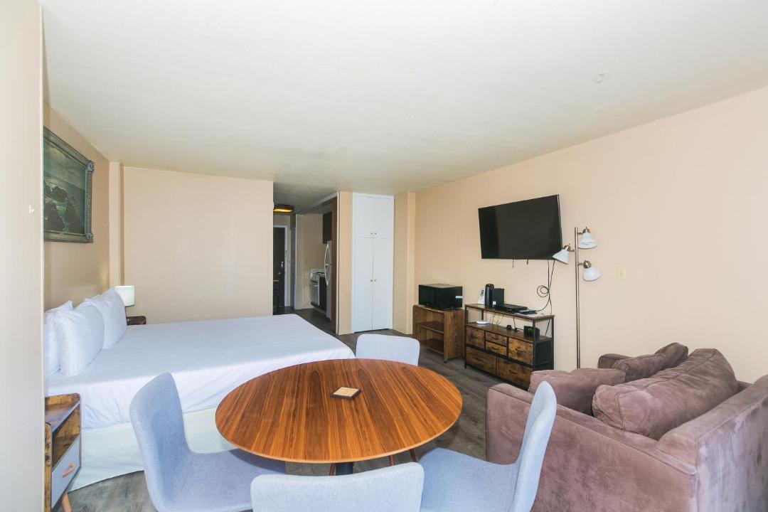 Photo of Livingroom in Waikiki