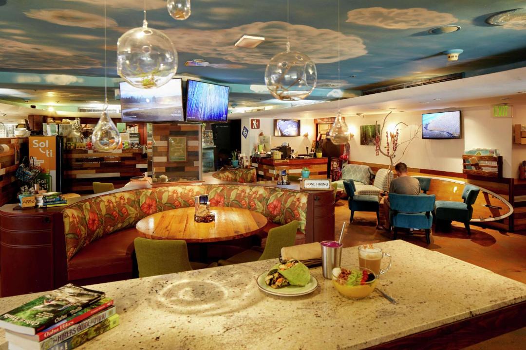 Photo of Livingroom in Waikiki