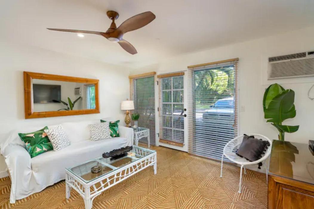 Photo of Livingroom in Historic Lahaina Front Street