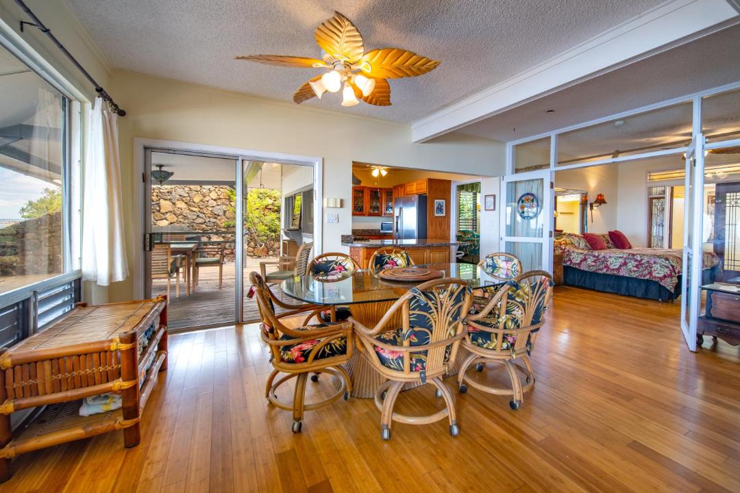 Photo of Livingroom in Historic Lahaina Front Street