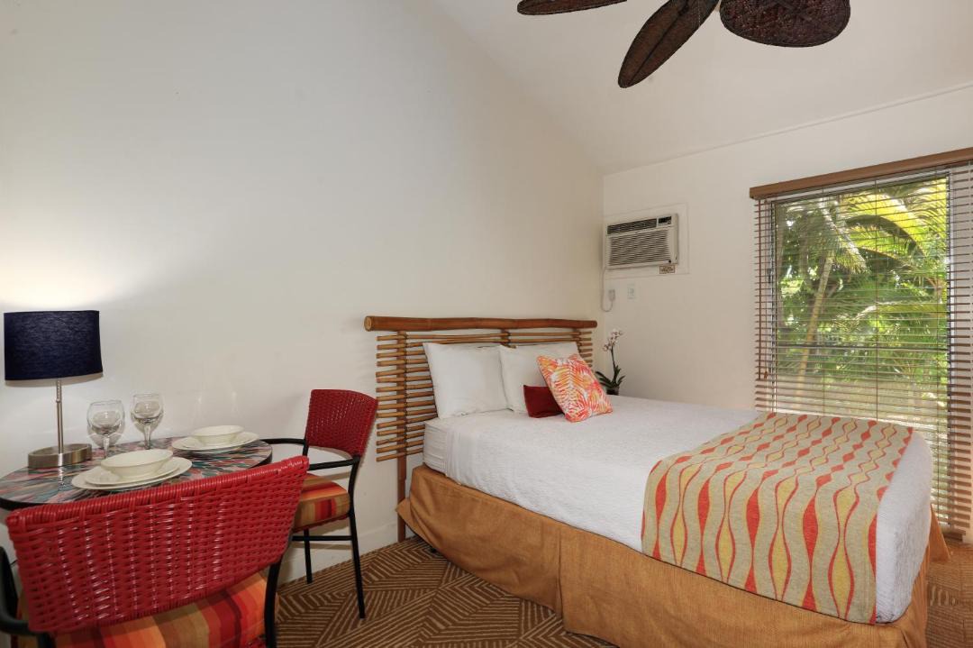 Photo of Bedroom in Historic Lahaina Front Street