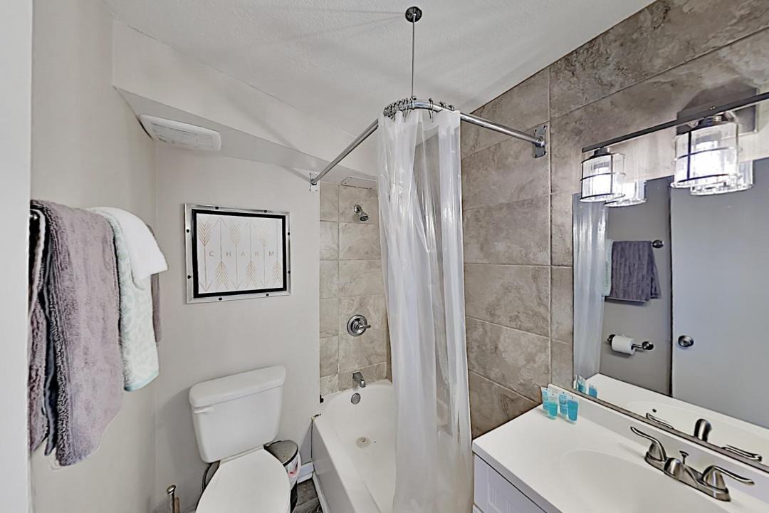 Photo of Bathroom in McCully - Moiliili