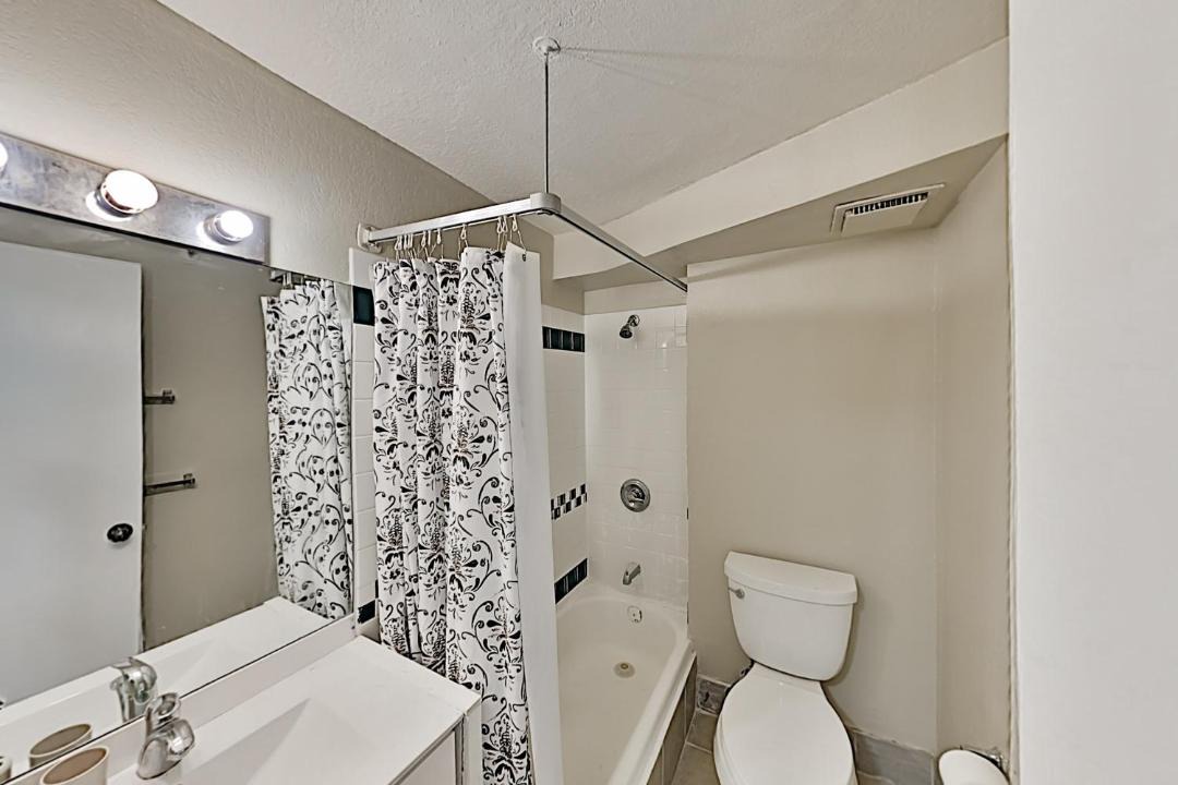 Photo of Bathroom in McCully - Moiliili