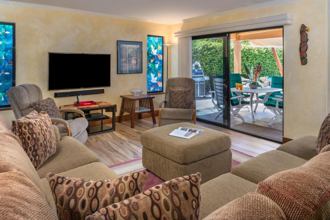 Photo of Livingroom in Historic Lahaina Front Street