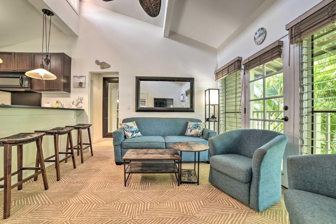 Photo of Livingroom in Historic Lahaina Front Street