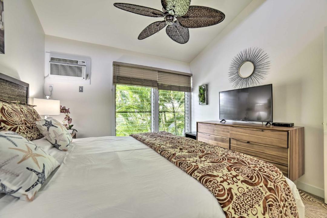 Photo of Bedroom in Historic Lahaina Front Street