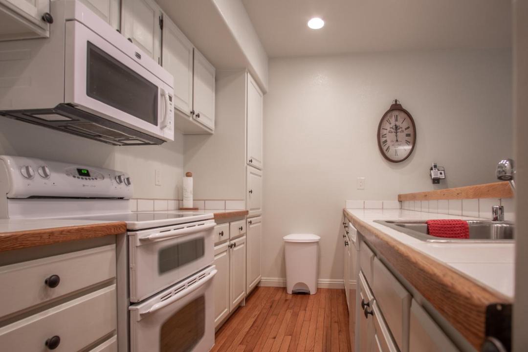 Photo of Kitchen in Maunaloa