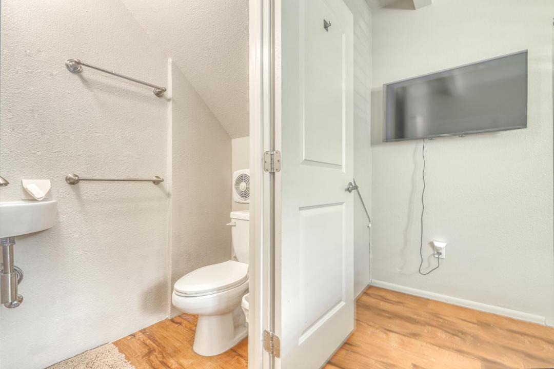 Photo of Bathroom in Diamond Head - Kapahulu - St. Louis