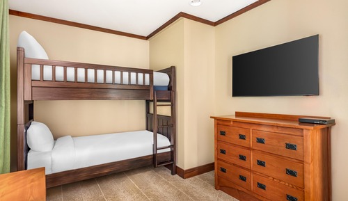 3 BEDROOM 2 KING 2 TWIN BUNK GOVERNOR SUITE
