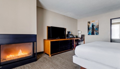 Room, 1 King Bed, Fireplace