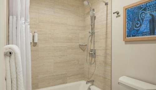 Palace King Room with Ocean View - Mobility Accessible
