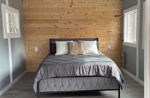 Diamond Ridge Cabin | Dry cabin and 2 horse stalls, ride your horse on the Beach in Homer.