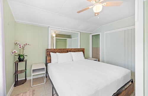 McCully - Moiliili House | Cozy 1BR/1BA Hawaiian Hideaway - Ideal for Couples, Near Top Attractions