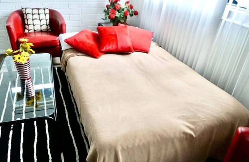 Lower Avenues Apartment | Fully furnished and equipped 30+ day rental near hospitals and University of Utah. Ideal for Traveling Nurses, internships, students, extended medical care or relocation. Free parking. Washer/dryer. Queen bed. Quiet neighborhood. Equipped kitchen.