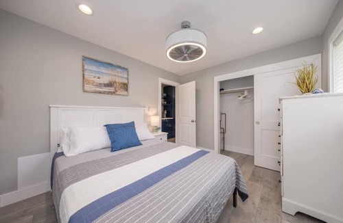 Bridgman Condo | Lakeside Serenity: One-Bedroom Villa