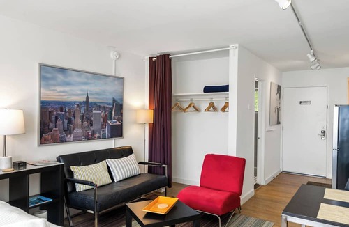 Brookwood Apartment | (CPD) Safe + Clean Studio World Cup Smart Choice for Solo Stays